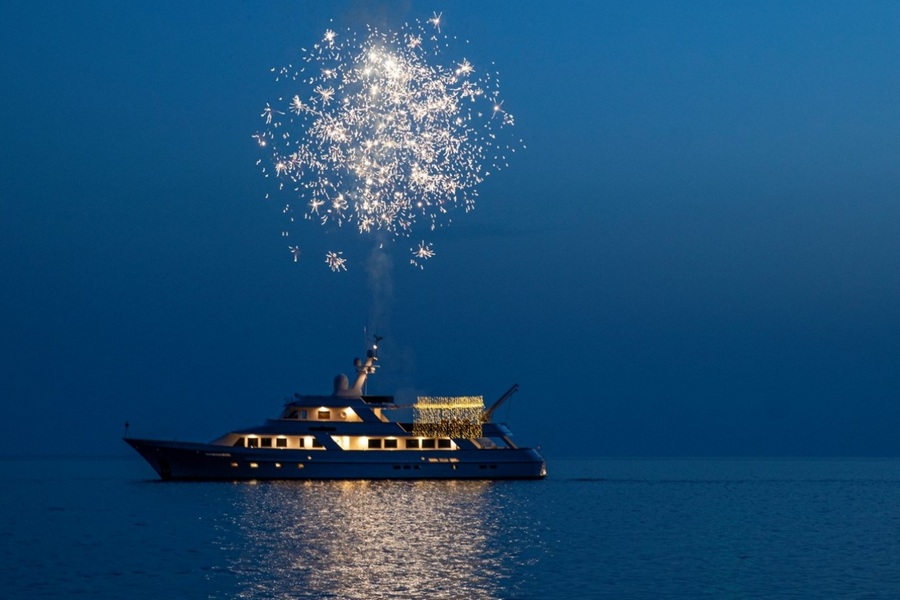 Why You Should Celebrate New Year’s Eve on a Yacht